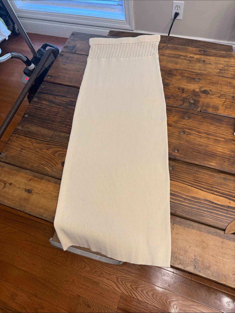 Reformation Knit Tube Maxi Skirt in Cream. Size medium. EUC.